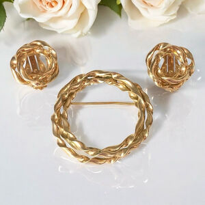 Vintage Gold Filled Jewelry Set Gold Tone Rope Circle Brooch Clip-on Earrings